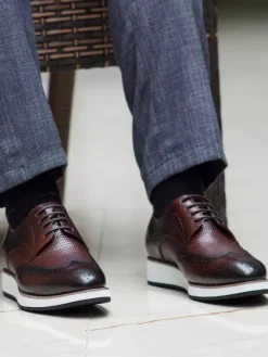 Chaussures Richelieu pour hommes bout rond en cuir véritable à lacets.