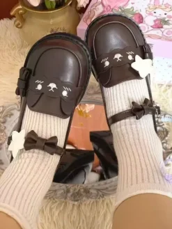 Chaussures Sweet Lolita noires à imprimé étoiles et n艙uds bout rond en cuir PU plates de haute qualité.