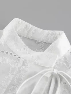 Chemise blanche à lacets pour femme col montant manches 3/4 style décontracté