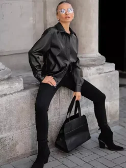 Chemise en similicuir pour femme style surchemise boutonnée - Haut minimaliste à col et manches longues - Look streetwear oversize collection printemps 2026
