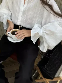 Chemise oversize à manches bouffantes texturées et col montant boutonné