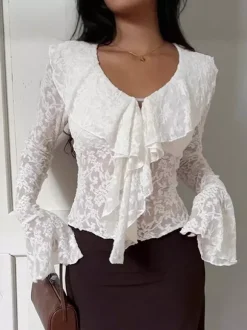 Chemisier en dentelle florale transparente pour femme - Haut blanc élégant à col en V et manches cloche - Collection Coquette Fairycore Printemps 2026