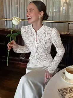 Chemisier en dentelle florale pour femme élégant boutonné - Col montant blanc coupe ajustée - Tenue de soirée printanière 2026