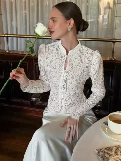 Chemisier en dentelle florale pour femme élégant boutonné - Col montant blanc coupe ajustée - Tenue de soirée printanière 2026