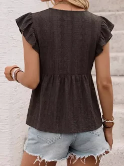 Chemisier texturé à col V dentelle festonnée et volants manches courtes et basque pour femme