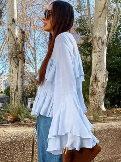 Chemisier bleu clair à volants étagés pour femme - Haut élégant à col montant et manches cloche - Style bohème chic tenue de plage 2026