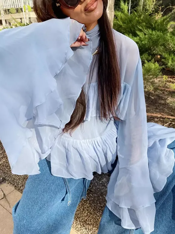 Chemisier bleu clair à volants étagés pour femme - Haut élégant à col montant et manches cloche - Style bohème chic tenue de plage 2026