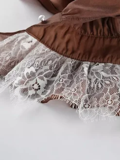 Chemisier marron à col montant pour femme style décontracté boutons en dentelle manches longues.