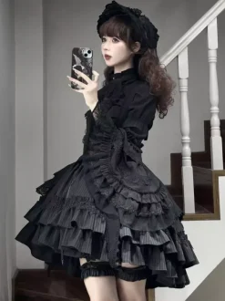 Chemisiers gothiques Lolita noirs à manches longues haut Lolita à volants et dentelle
