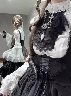 Chemisiers gothiques Lolita noirs à manches longues haut Lolita à volants et dentelle