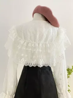Chemisiers Lolita académiques haut Lolita chemisier à manches longues en dentelle à volants chemise Lolita blanche