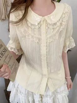 Chemisiers Lolita doux n艙uds en dentelle haut Lolita à manches courtes chemise Lolita noire en dentelle