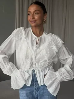 Chemisier vintage à col volanté taille élastique poignets évasés et manches longues