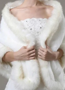 Châle de mariage fausse fourrure pour mariée