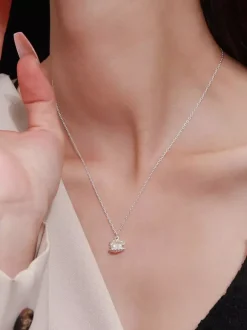 Collier pendentif coquillage argenté perle incrustée et petit zircon bijou délicat pour tous les jours
