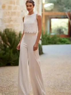 Combinaison de mariée 2 pièces gilet en dentelle sans manche boutonné sur dos