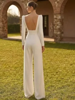 Combinaison de mariée 2 pièces en crêpe stretch avec n艙uds et traîne col carré manches longues taille naturelle couleur ivoire