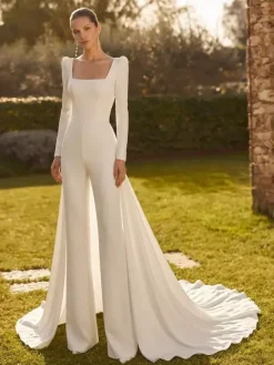 Combinaison de mariée 2 pièces en crêpe stretch avec n艙uds et traîne col carré manches longues taille naturelle couleur ivoire