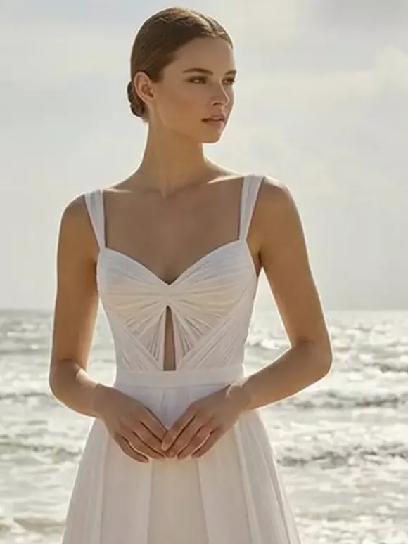 Combinaison de mariée 2 pièces en mousseline plissée avec traîne décolleté c艙ur sans manches taille naturelle couleur ivoire