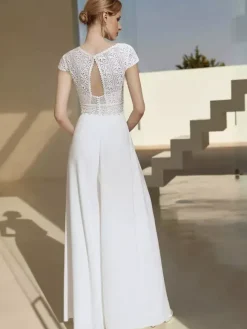 Combinaison de mariée en dentelle longueur au sol col en V manches courtes taille naturelle ivoire