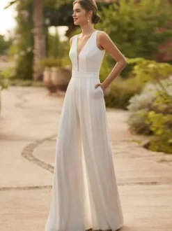 Combinaison de mariée tenue de mariée col V sans manche avec une cape
