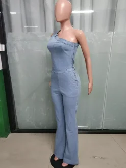 Combinaison en jean délavé asymétrique pour femme - Combinaison moulante sexy évasée bleu clair style années 2000 - Tenue de soirée estivale 2026