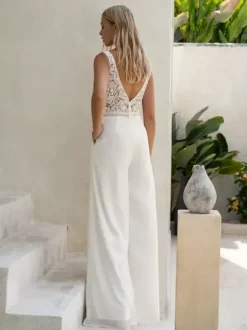 Combinaison de mariée en mousseline découpée longue jusqu'au sol col en V sans manches taille naturelle blanche