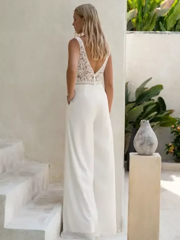 Combinaison de mariée en mousseline découpée longue jusqu'au sol col en V sans manches taille naturelle blanche