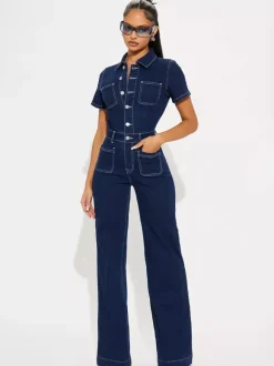 Combinaison en jean à coutures contrastées pour femme - Combinaison rétro bleu foncé délavée à manches courtes et jambes larges - Collection streetwear décontractée printemps 2026