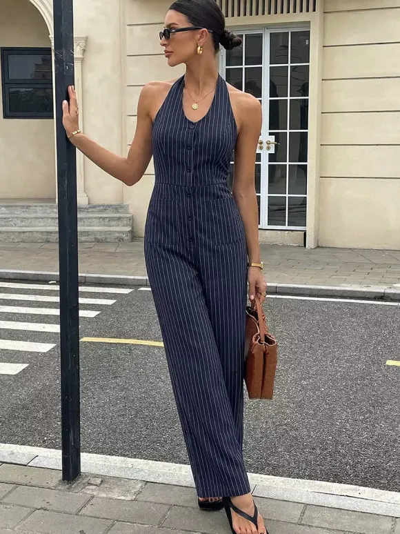 Combinaison-short bleu marine foncé à fines rayures verticales dos nu sans manches taille haute et jambes larges