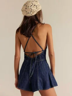 Combinaison-short en jean délavé dos nu pour femme - Combinaison-short grunge à col en V et bretelles croisées avec poches - Festival de musique d'été 2026