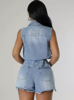 Combinaison short en jean sans manches pour femme - Short une pièce bleu clair délavé à taille nouée - Tenue de club été 2026