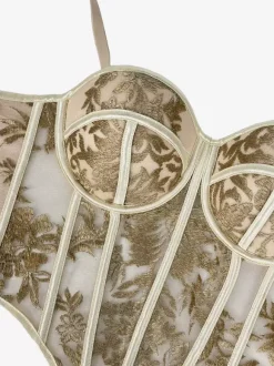 Corsets noirs sexy sans manches à bretelles coupe ajustée.