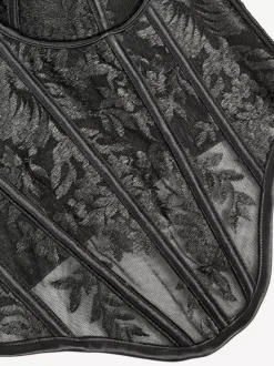 Corsets noirs sexy sans manches à bretelles coupe ajustée.