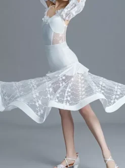 Costumes de danse de salon vert pour fille en lycra et élasthanne à volants