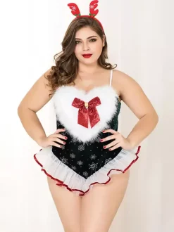 Costumes pour Noël Jolies femmes en peluche avec couvre-chef