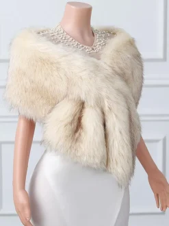 Couverture de mariage en fausse fourrure  hauts blancs écru  couverture de mariée