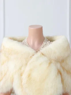 Couverture de mariage en fausse fourrure  hauts beiges  couverture de mariée