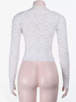 Crop top transparent en dentelle florale blanche pour femme - Chemisier à manches longues et col carré festonné - Style coquette romantique et français idéal pour les sorties (collection 2026)