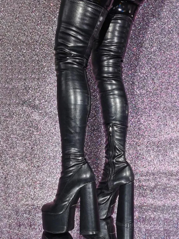 Cuissardes noires à bout rond et plateforme à talons hauts Cuissardes sexy