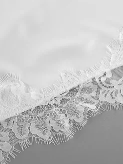 Débardeur blanc à bretelles fines et dentelle bretelles réglables chic pour femme