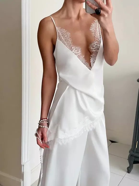 Débardeur blanc à bretelles fines et dentelle bretelles réglables chic pour femme