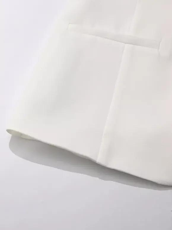 Débardeur blanc à col bijou et boutons chics pour femmes
