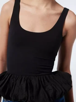 Débardeur blanc à col en U volants et dos nu chic pour femmes