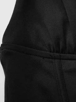 Débardeur bordeaux à bretelles fines et col montant chic pour femme