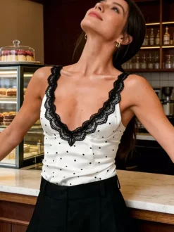 Débardeur à bretelles fines col en dentelle blanc à pois chic idéal pour l'été chez les femmes