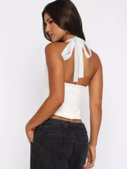 Débardeur court à bretelles croisées décolleté en c艙ur dos nu et fermeture à nouer coupe ajustée style streetwear
