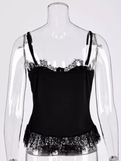 Débardeur noir à bretelles fines et dos nu en dentelle style décontracté pour femme.