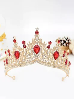 Diadèmes rouges pour femmes ornés de pierres synthétiques style reine/princesse. Accessoire idéal pour les soirées masquées royales.