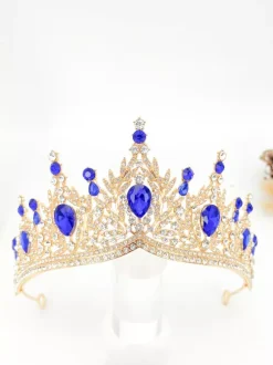 Diadèmes rouges pour femmes ornés de pierres synthétiques style reine/princesse. Accessoire idéal pour les soirées masquées royales.